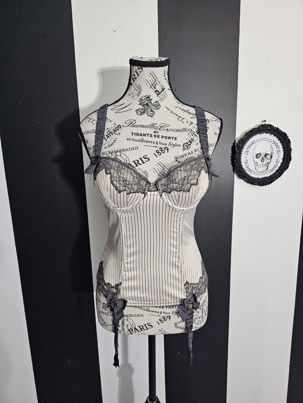 La SENZA Sheer Mesh Bra with Gray Trim - Picture 1 of 4